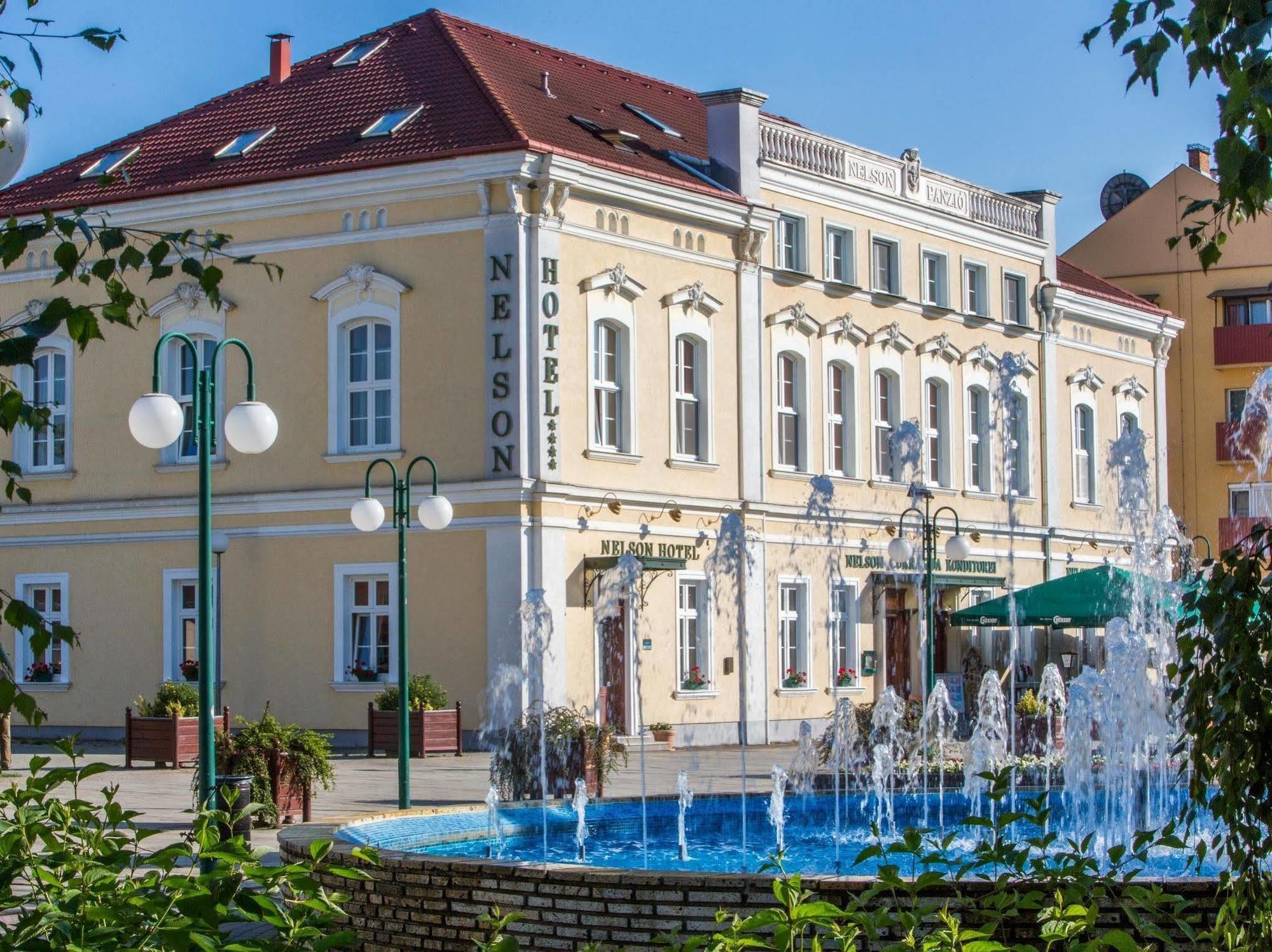 Nelson Hotel Hajduszoboszlo Exterior photo