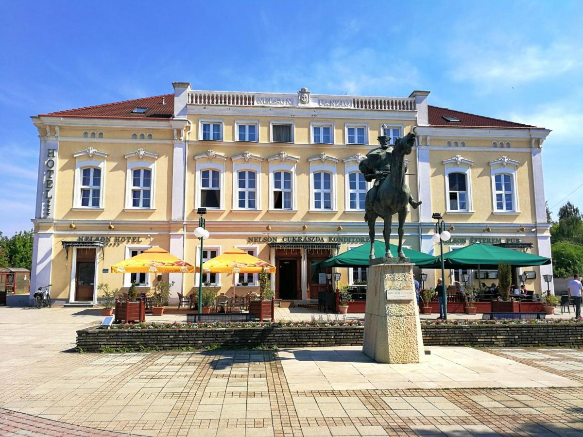 Nelson Hotel Hajduszoboszlo Exterior photo